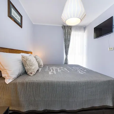 Ema 2br Apt. In Old Town Centre * زادار