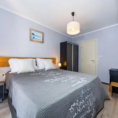 Ema 2br Apt. In Old Town Centre شقة زادار