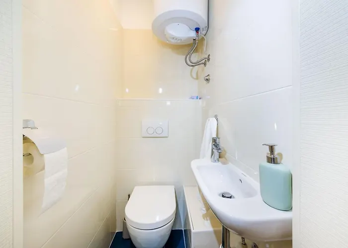 Ema 2br Apt. In Old Town Centre شقة زادار