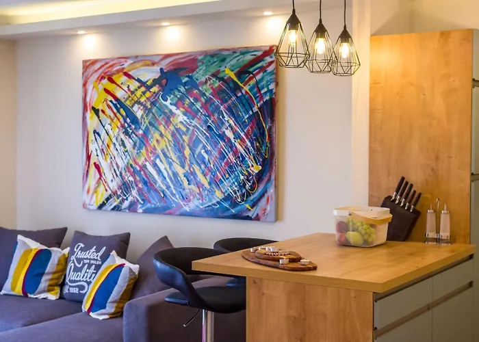 Ema 2br Apt. In Old Town Centre زادار