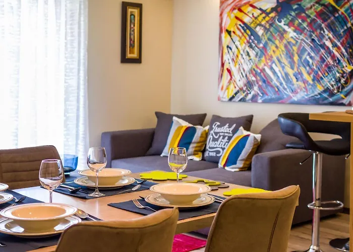 Ema 2br Apt. In Old Town Centre شقة