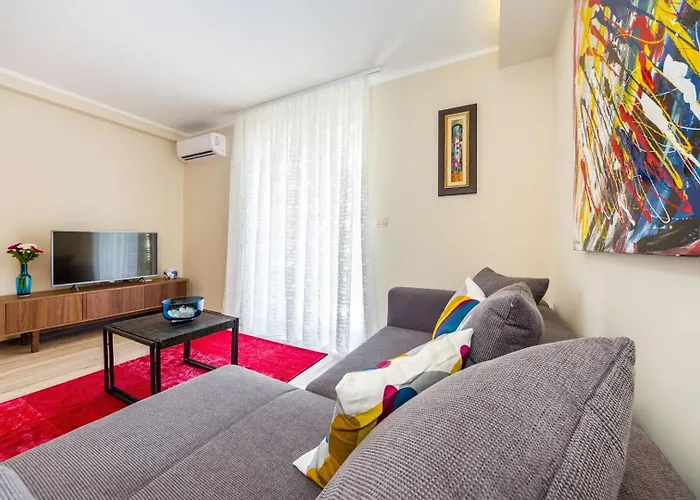 Ema 2br Apt. In Old Town Centre *