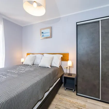 Ema 2br Apt. In Old Town Centre Apartmán