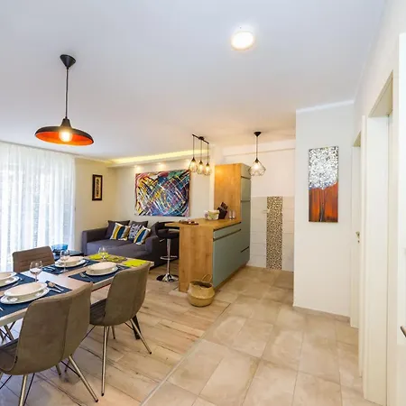 Apartmán Ema 2br Apt. In Old Town Centre