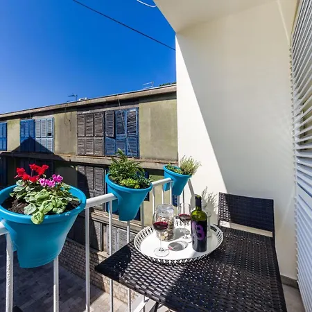 Ema 2br Apt. In Old Town Centre Apartmán Zadar