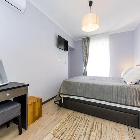 Ema 2br Apt. In Old Town Centre