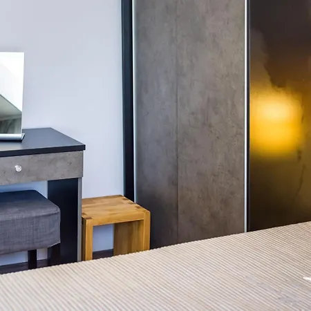 Ema 2br Apt. In Old Town Centre Appartamento Zara