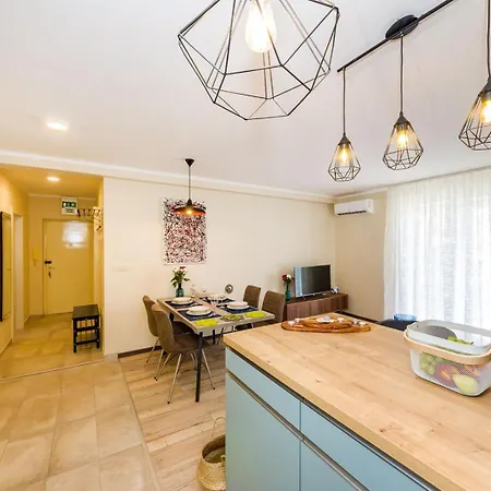 Ema 2br Apt. In Old Town Centre Appartement *