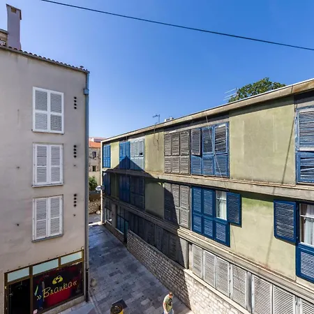 Ema 2br Apt. In Old Town Centre Appartement