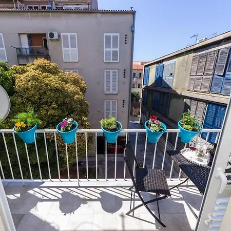 Ema 2br Apt. In Old Town Centre Zara