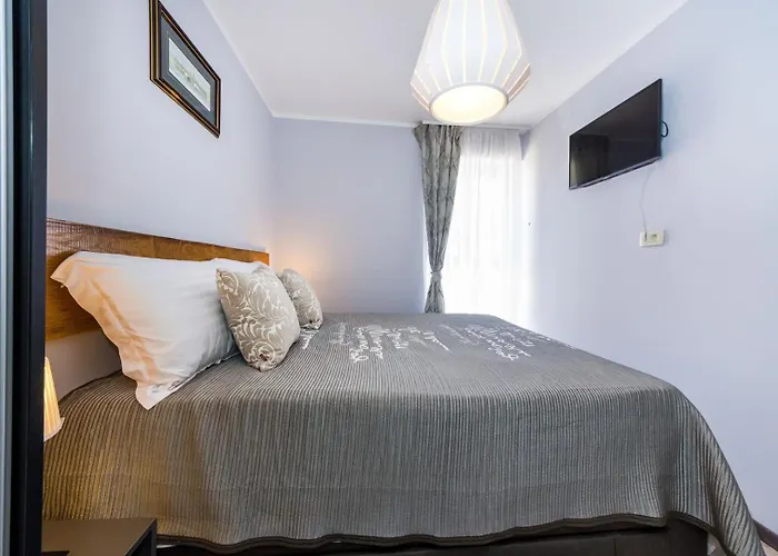 Ema 2br Apt. In Old Town Centre * 扎达尔