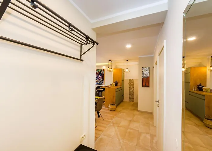 Ema 2br Apt. In Old Town Centre 扎达尔