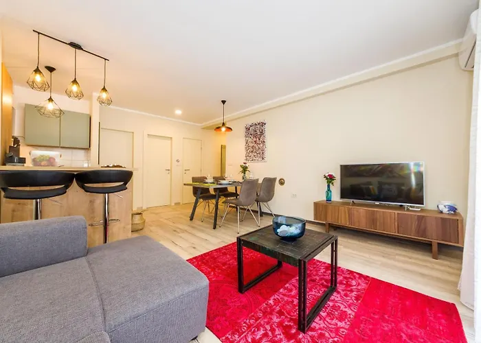 Ema 2br Apt. In Old Town Centre *