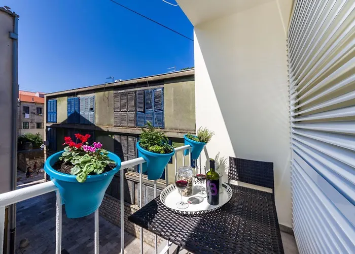 Ema 2br Apt. In Old Town Centre 公寓 扎达尔