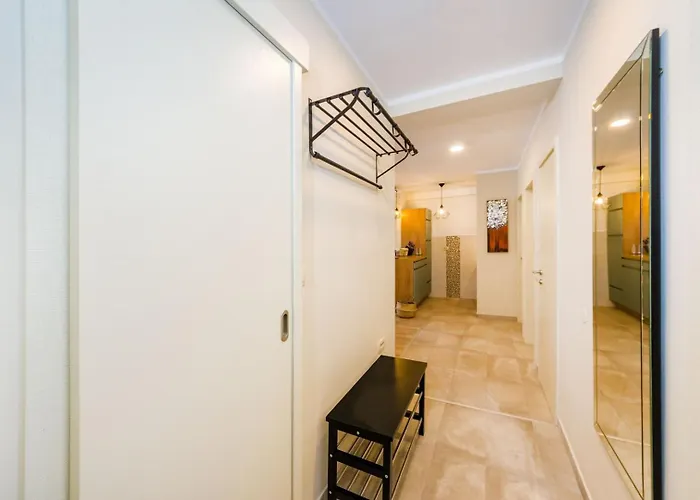 Ema 2br Apt. In Old Town Centre דירה *