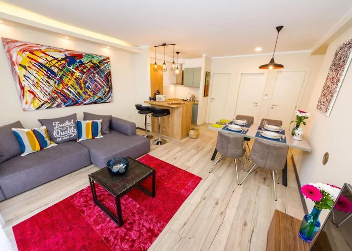 Ema 2br Apt. In Old Town Centre דירה זאדאר