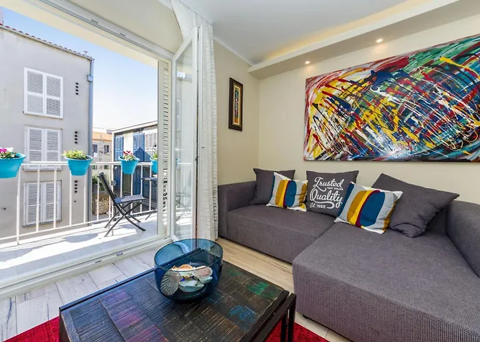 Ema 2br Apt. In Old Town Centre 公寓
