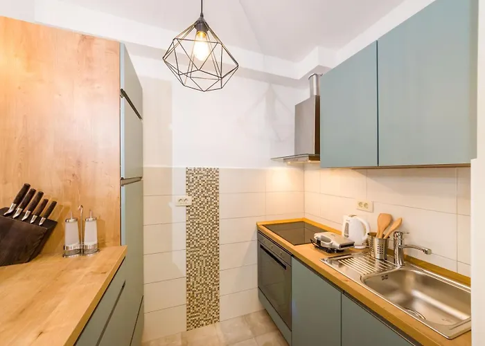 Ema 2br Apt. In Old Town Centre * 扎达尔