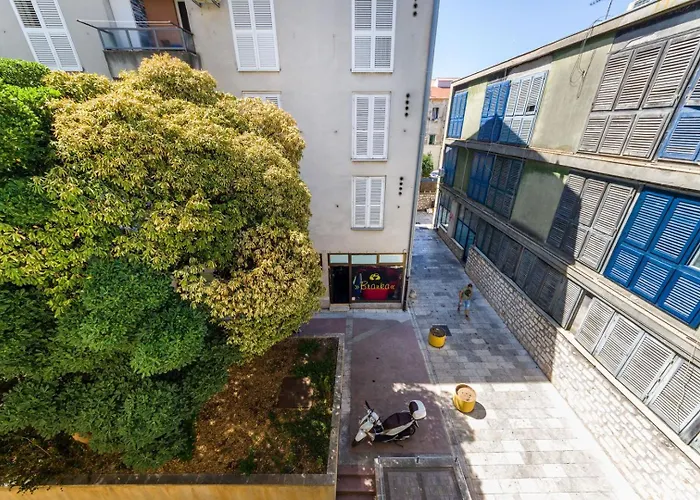 Ema 2br Apt. In Old Town Centre דירה *